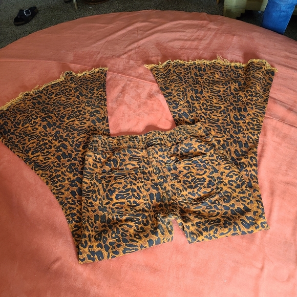 Large bell bottom leapard material vintage Size M. Pants - Picture 1 of 3